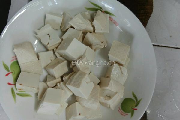 丝瓜豆腐汤的做法图解2