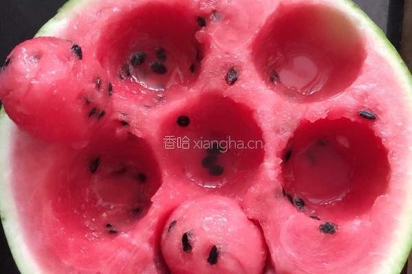 自制鲜榨西瓜汁的做法图解1