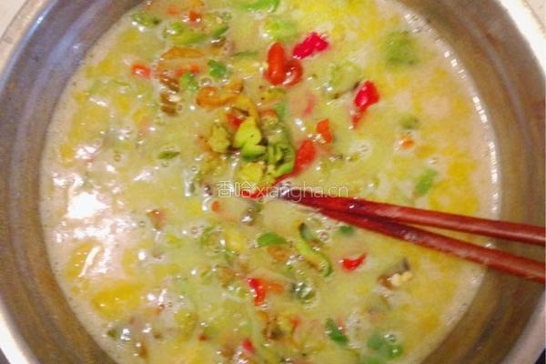青红椒炒腾蛋的做法图解3