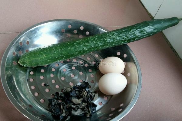 黄瓜黑木耳炒鸡蛋的做法图解1