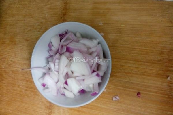 洋葱黄瓜炒鸡蛋的做法图解1