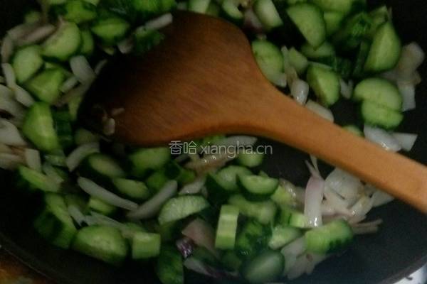 洋葱黄瓜炒鸡蛋的做法图解5