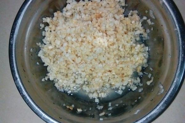 猪肉蘑菇饺子的做法图解3