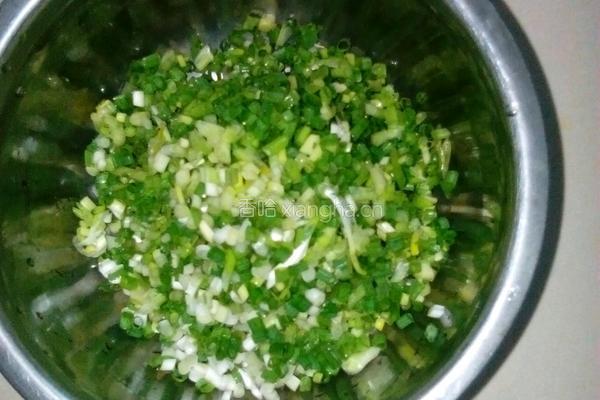 猪肉蘑菇饺子的做法图解4