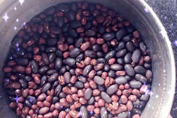 豆沙馒头和猪肉馒头的做法图解1