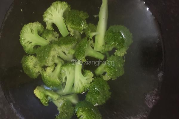 西兰花炒香干的做法图解4
