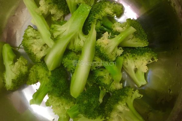 西兰花炒香干的做法图解5
