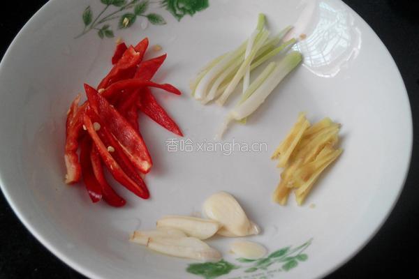 熏干炒香芹的做法图解4
