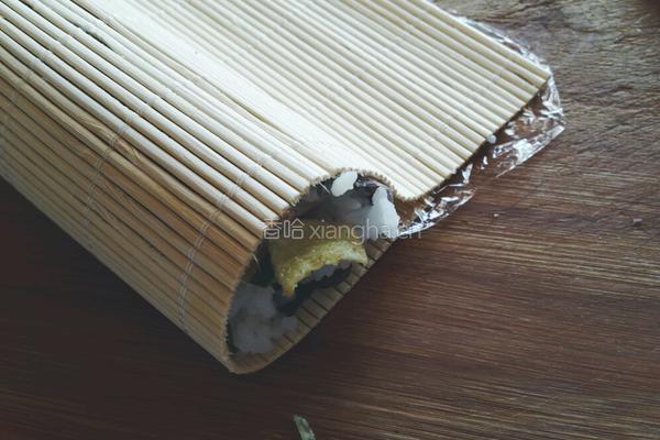 金枪鱼紫菜包饭的做法图解8