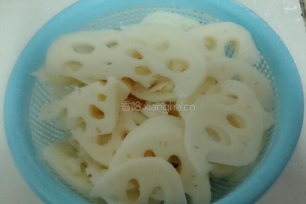 莲藕炒肉的做法图解1