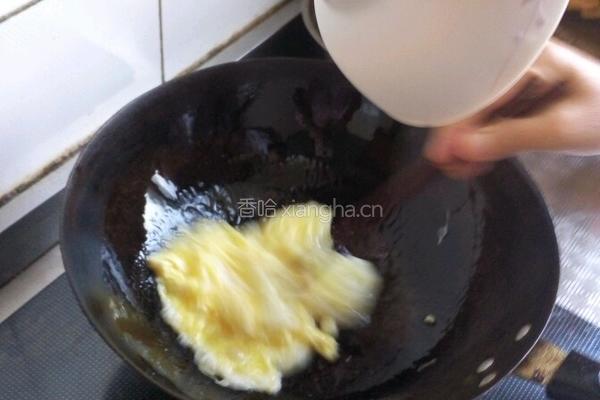 卷心菜鸡蛋炒饭的做法图解3