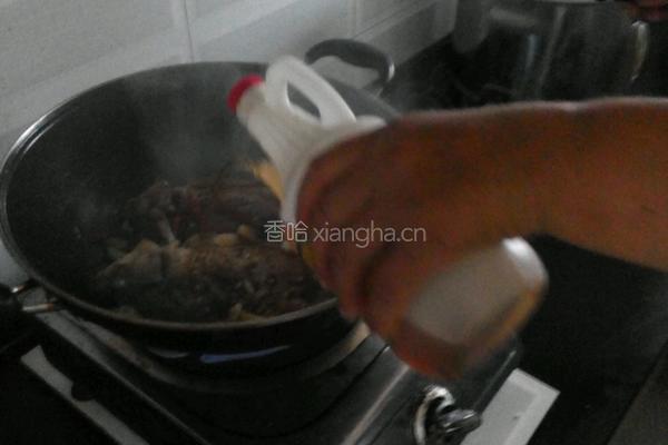 鲤鱼炖豆腐的做法图解5
