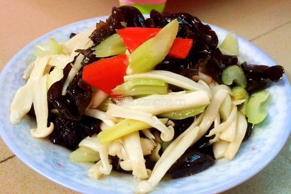 西芹炒木耳的做法图解8