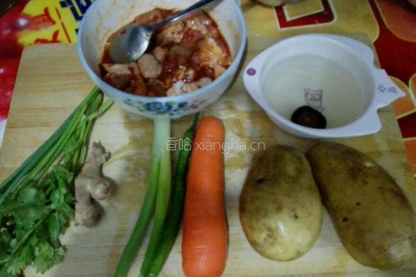 土豆烧鸡腿的做法图解1