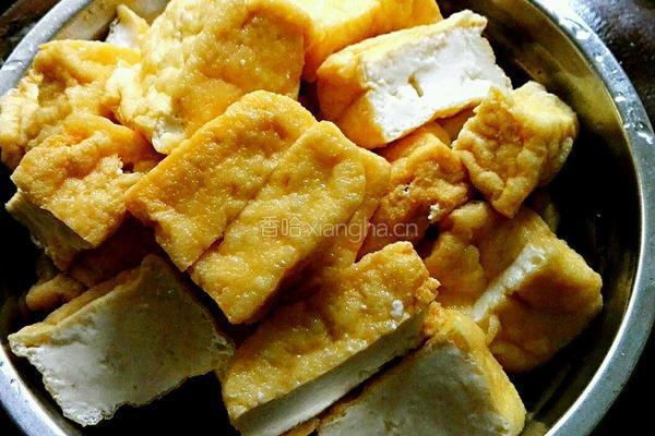 瘦肉煮山水豆腐的做法图解1