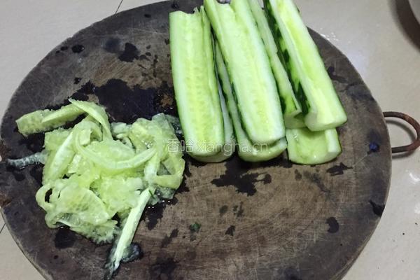 酸辣黄瓜的做法图解2