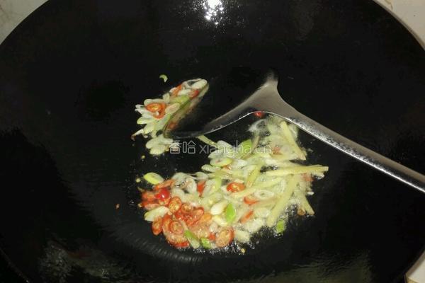 火腿肠炒毛豆米的做法图解1
