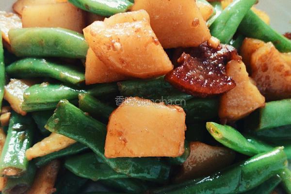腌猪肉土豆烩豆角的做法图解7