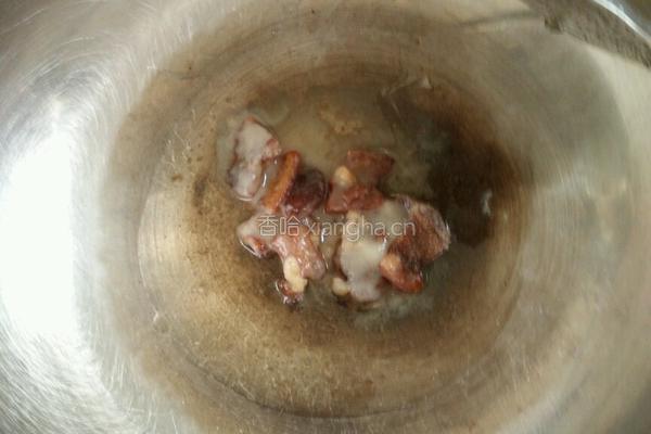 腌猪肉土豆烩豆角的做法图解3