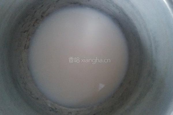 牛奶炖蛋的做法图解2