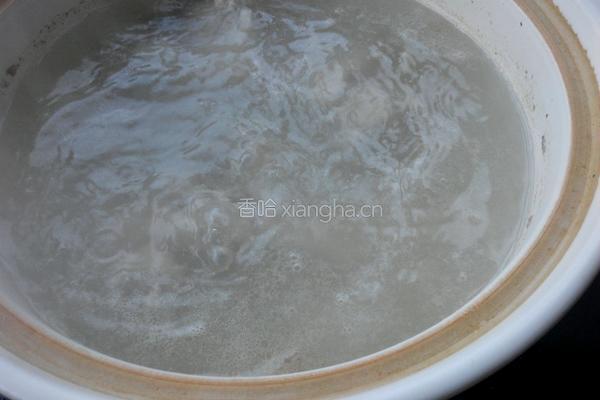 酸菜猪肉炖粉条的做法图解5
