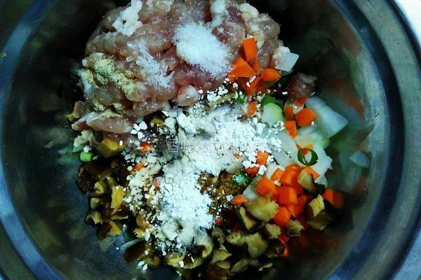 鲫鱼塞肉的做法图解3
