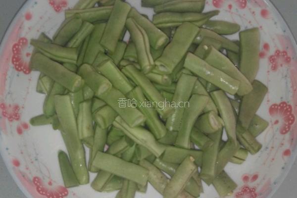 四季豆炒肉末的做法图解1