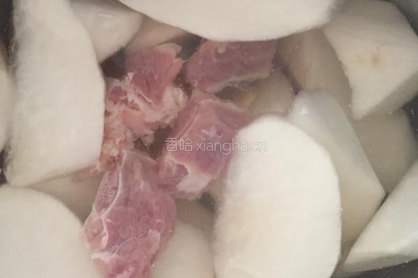 虾仁排骨罗卜汤的做法图解5