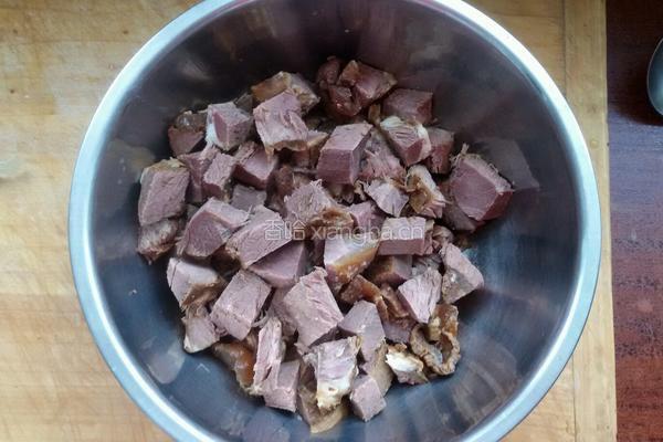 番茄红烩牛肉干的做法图解1