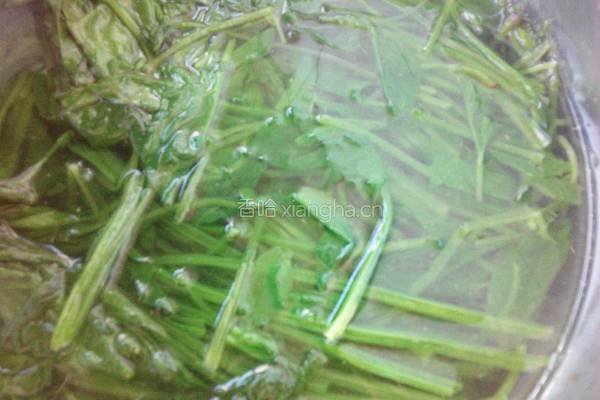 菠菜拌花生米的做法图解5