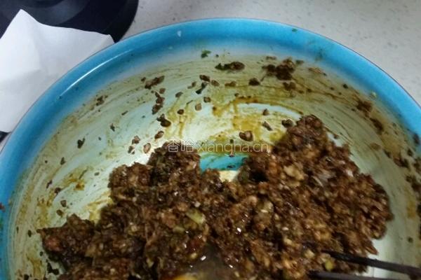 猪肉大葱饺子馅的做法图解5