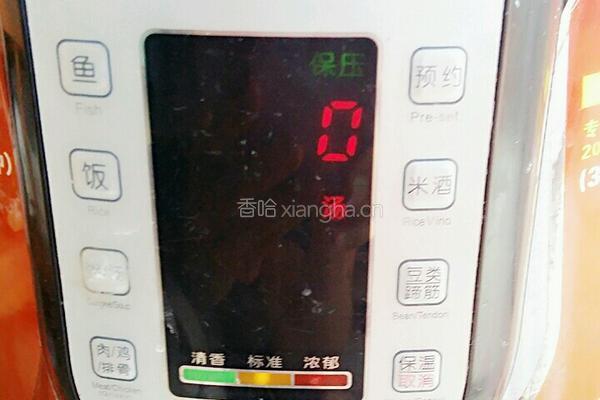 莲子百合淮山蜜枣猪筒骨汤的做法图解9