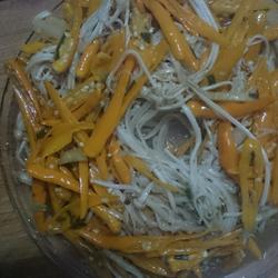 黄辣椒炒金针菇的做法[图]