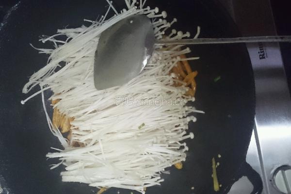 黄辣椒炒金针菇的做法图解6
