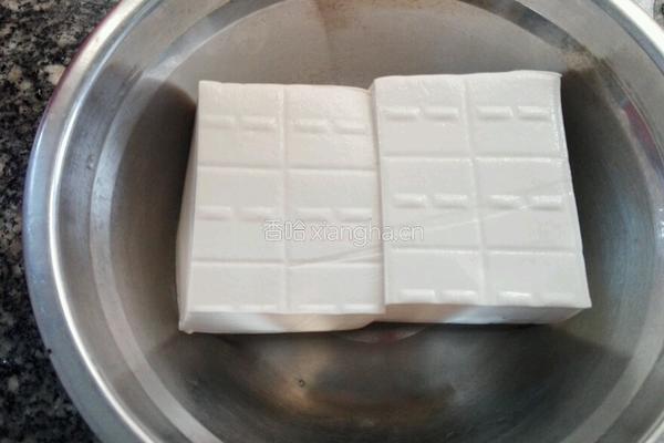 白豆腐鲫鱼汤的做法图解2