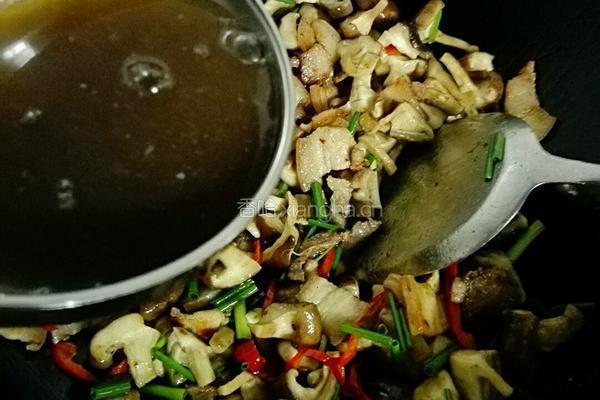 冬菇炒五花肉的做法图解15