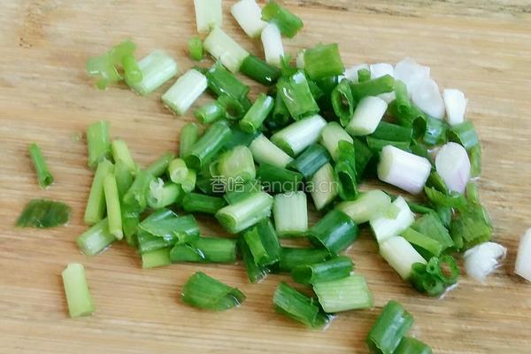 香葱土豆萝卜干丁的做法图解5