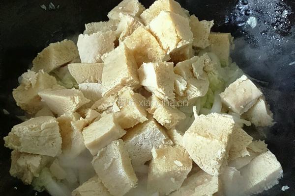 冻豆腐炖白菜的做法图解7