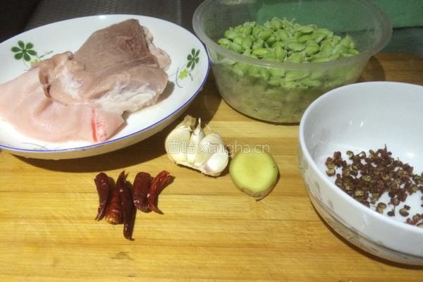 毛豆烧肉的做法图解1