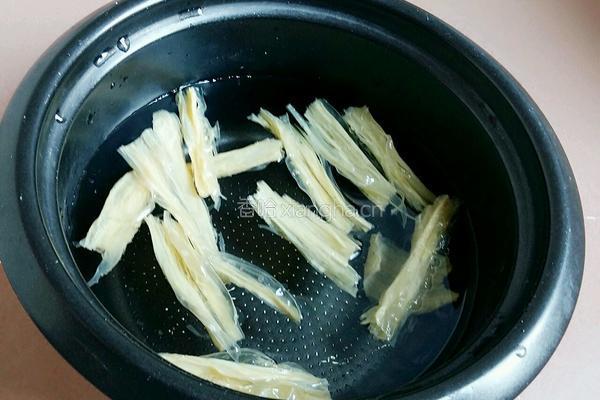 芹菜腐竹肉片的做法图解2