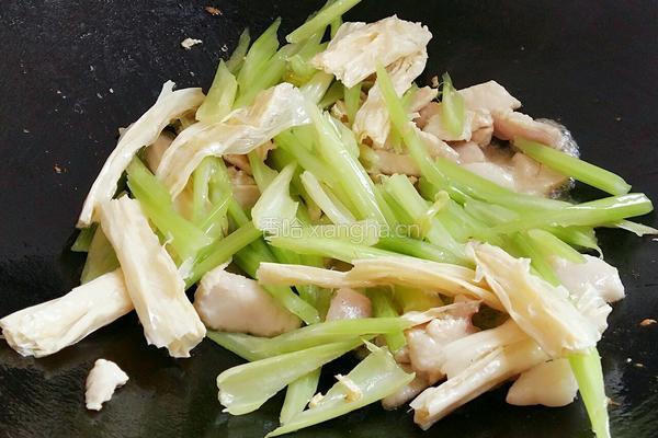 芹菜腐竹肉片的做法图解9