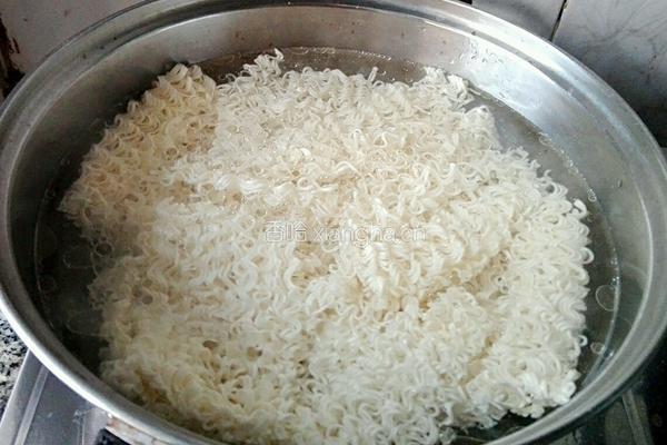 蕃茄鸡蛋拌面的做法图解9