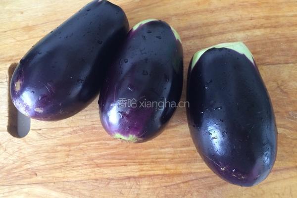 蒜香烧茄子的做法图解1
