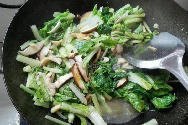 香菇炒小白菜的做法图解7