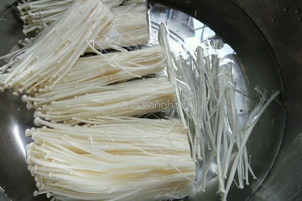 凉拌金针菇的做法图解3