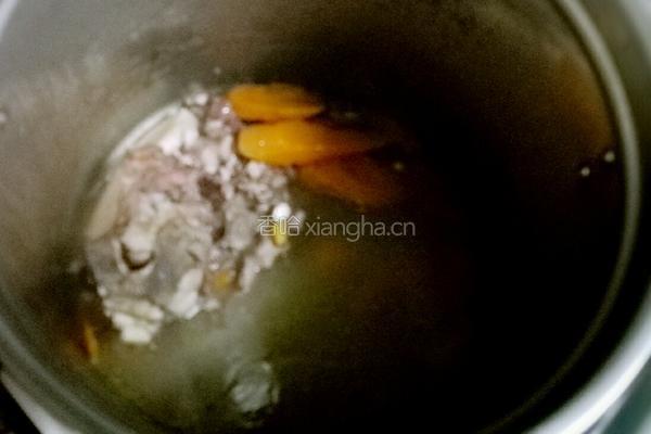 胡萝卜猪骨汤的做法图解7