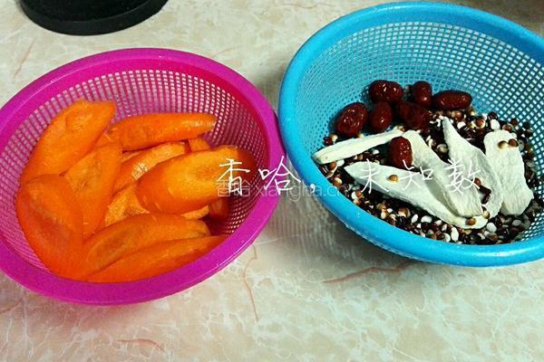 胡萝卜猪骨汤的做法图解4