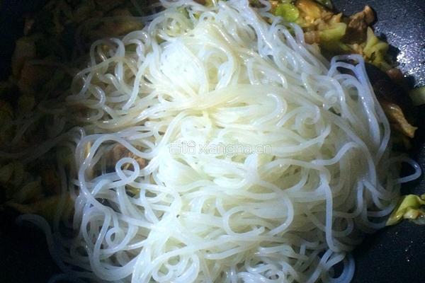五花肉炒粉的做法图解8