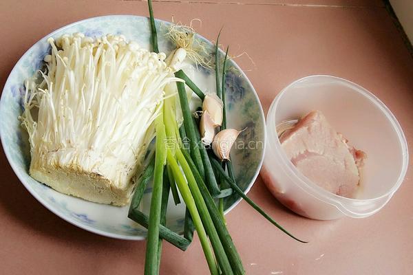 蒜蓉肉末金针菇的做法图解1