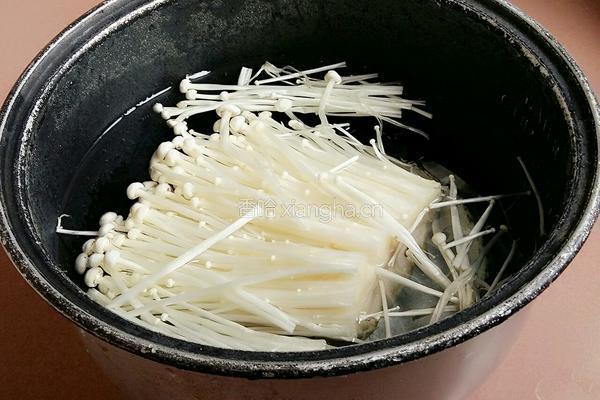 蒜蓉肉末金针菇的做法图解3